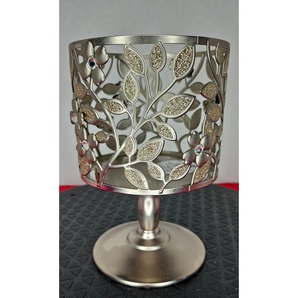 Bath‎ & Body Works Dogwood Flower & Gems Pedestal 3 Wick Candle Holder - Picture 5 of 10